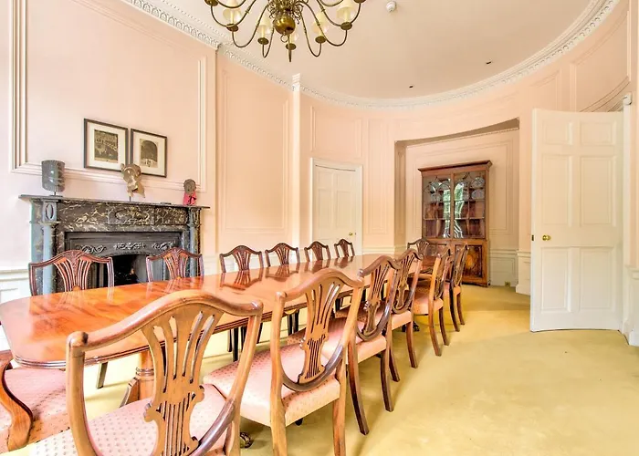 Beautiful Centre Georgian 4 Bed Townhouse With Private Garden * אדינבורו