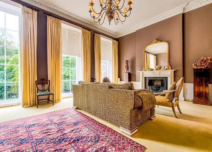 Beautiful Centre Georgian 4 Bed Townhouse With Private Garden בית נופש *