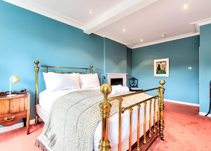 Beautiful Centre Georgian 4 Bed Townhouse With Private Garden אדינבורו