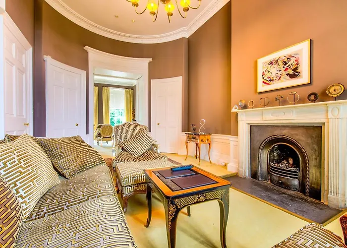 בית נופש Beautiful Centre Georgian 4 Bed Townhouse With Private Garden *