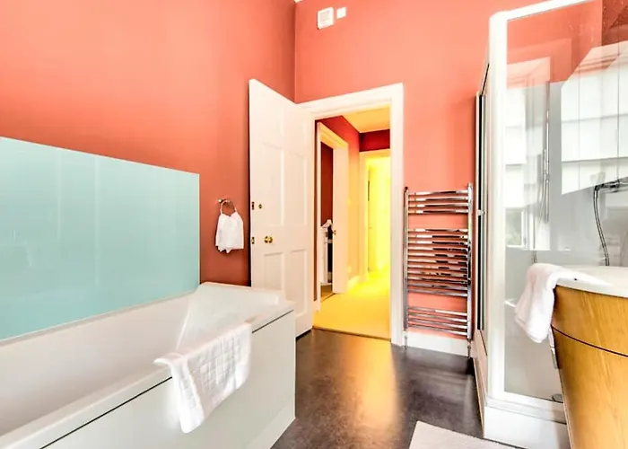 Beautiful Centre Georgian 4 Bed Townhouse With Private Garden