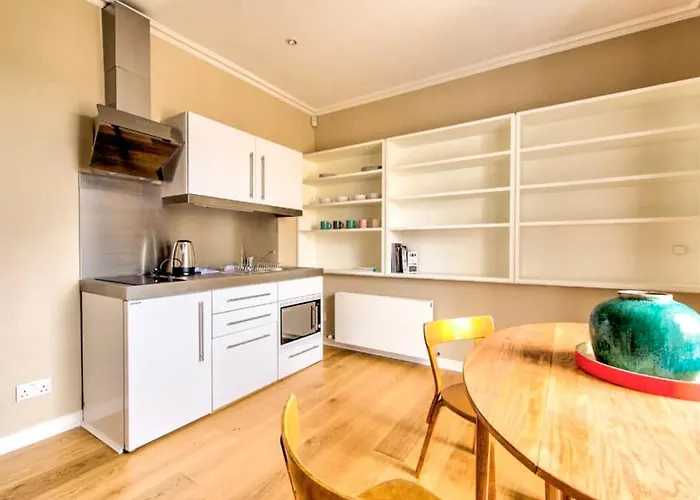 Beautiful Centre Georgian 4 Bed Townhouse With Private Garden * אדינבורו