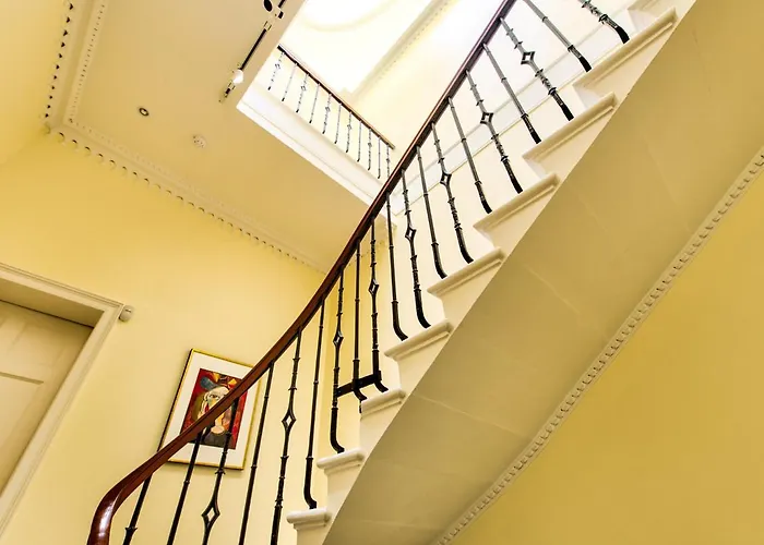 Beautiful Centre Georgian 4 Bed Townhouse With Private Garden אדינבורו