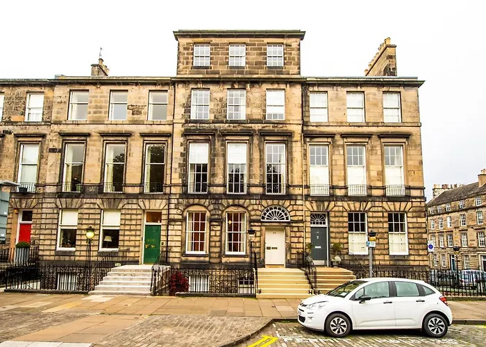 בית נופש Beautiful Centre Georgian 4 Bed Townhouse With Private Garden *