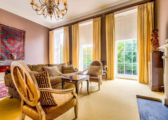 Beautiful Centre Georgian 4 Bed Townhouse With Private Garden