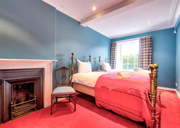 Beautiful Centre Georgian 4 Bed Townhouse With Private Garden