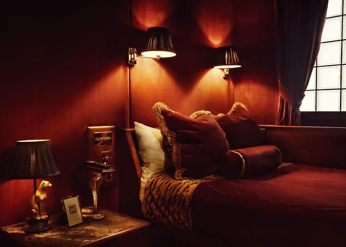 House Of Gods Royal Mile 4*