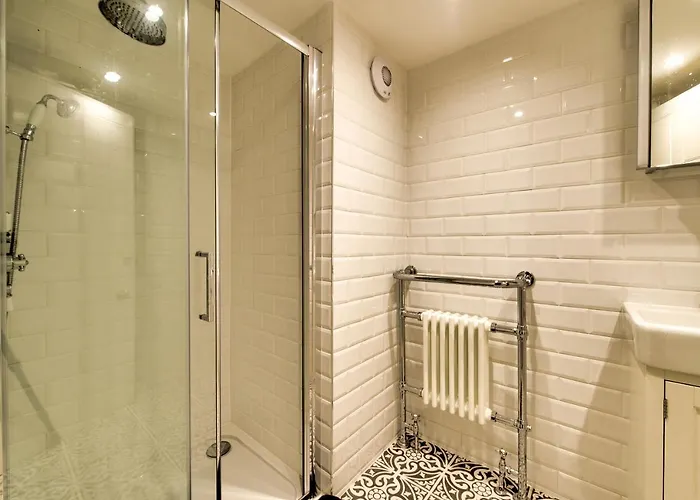 Famous House, 1 Minute From Castle