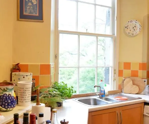 Large Central New Town Flat Apartman *