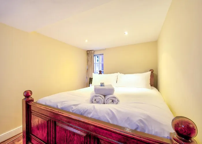 Famous House, 1 Minute From Castle Apartment Edinburgh