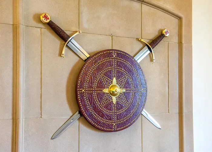 Famous House, 1 Minute From Castle * Edinburgh