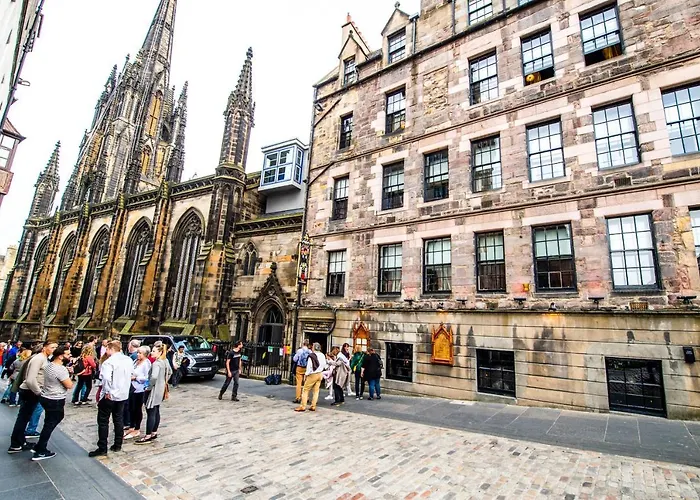 Famous House, 1 Minute From Castle Edinburgh