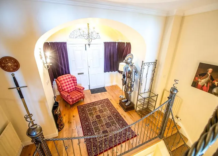 Famous House, 1 Minute From Castle Apartment