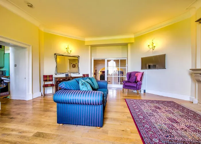 Famous House, 1 Minute From Castle Apartment *