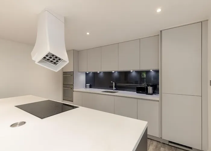 Luxury Architect Designed 13 Mins To Royal Mile *