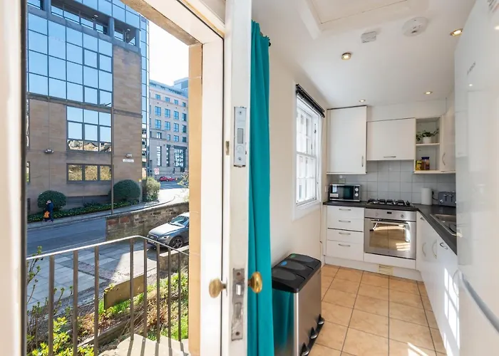 Lovely 3 Bed In 아파트 에든버러