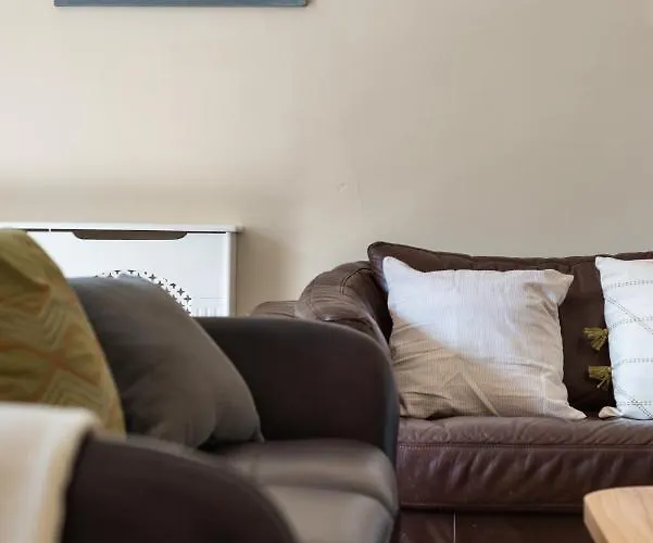 דירה Lovely 3 Bed In אדינבורו