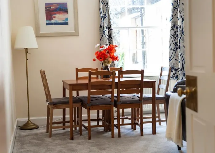 Lovely 3 Bed In * אדינבורו