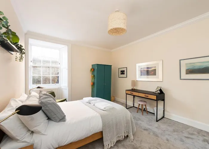 Lovely 3 Bed In *