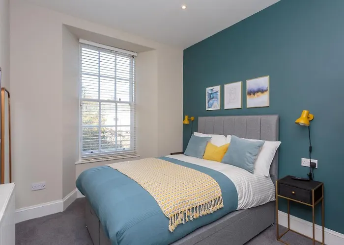 Lovely Beneath Castle דירה *