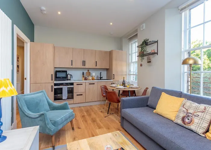 Lovely Beneath Castle דירה אדינבורו