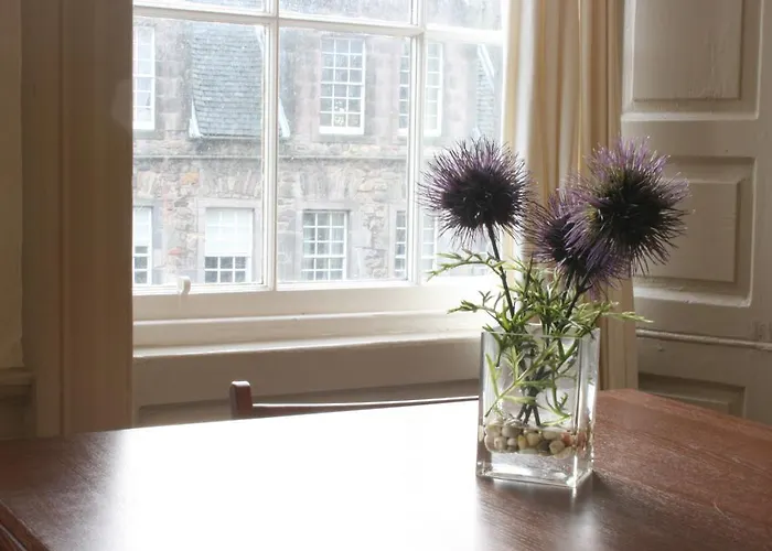 Royal Mile Budget * Edinburgh