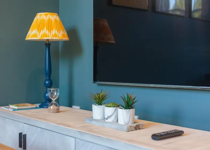 Lovely Beneath Castle * אדינבורו