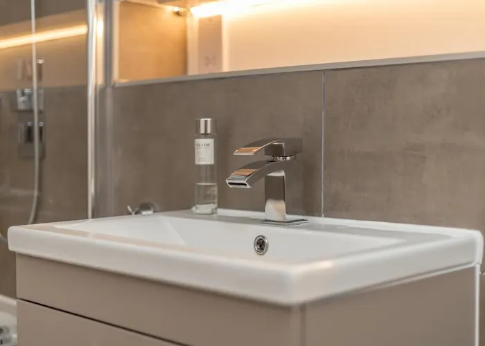 Designer Urban Apartment With City Terrace * Edinburgh