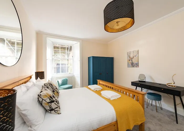 Lovely 3 Bed In * אדינבורו