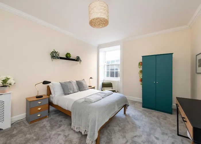 דירה Lovely 3 Bed In *