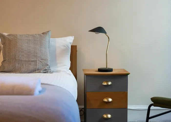 Lovely 3 Bed In * אדינבורו