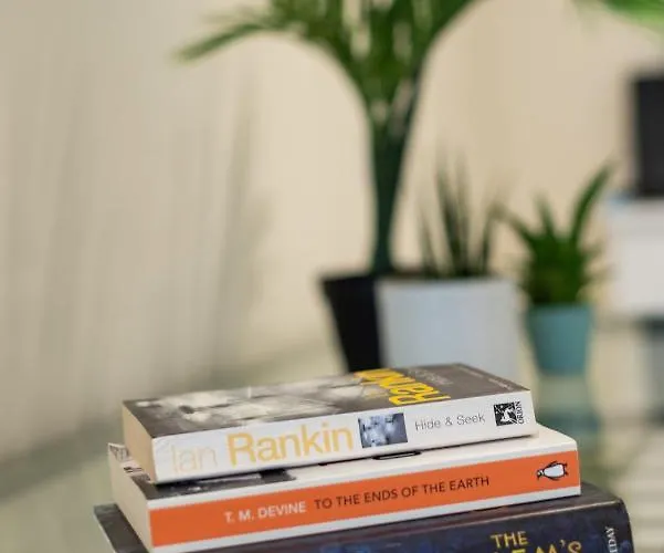 Lovely 3 Bed In דירה אדינבורו