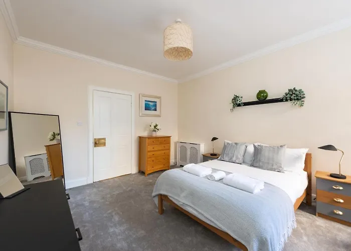 Lovely 3 Bed In 아파트 에든버러