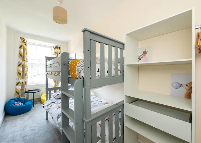 Lovely 3 Bed In דירה *