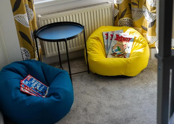 Lovely 3 Bed In * אדינבורו