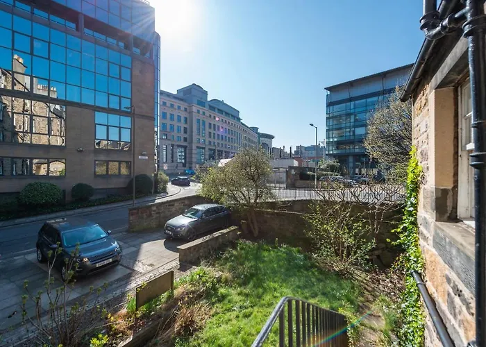 דירה Lovely 3 Bed In *