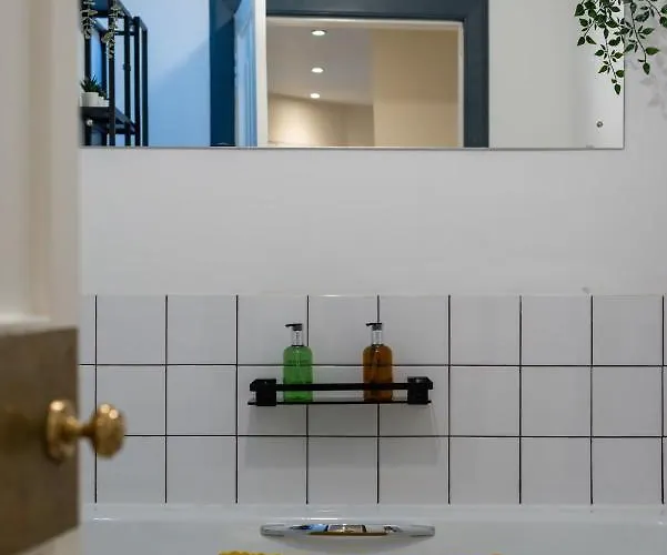 Lovely 3 Bed In * אדינבורו