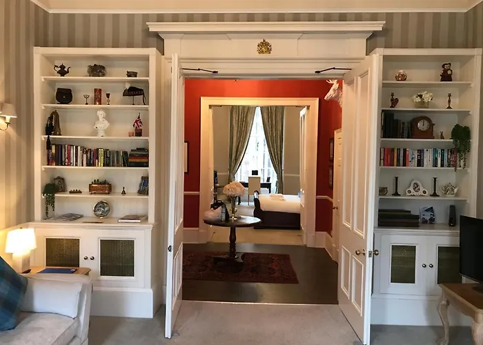 Escape To @ Albyn Place דירה