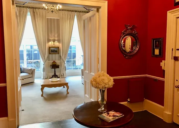 Escape To @ Albyn Place דירה אדינבורו