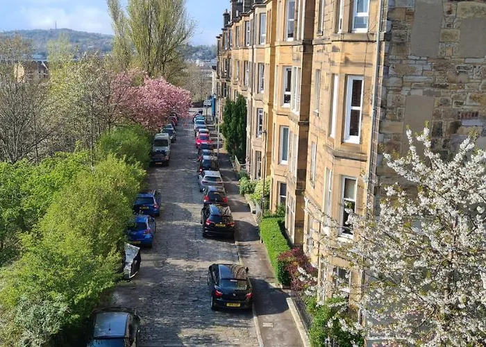Penthouse Sleeps 11 * Edinburgh