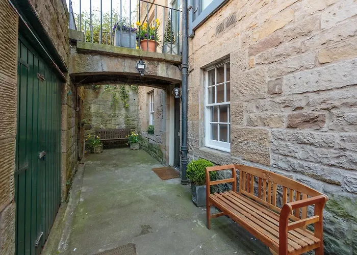 Beautiful Hideout In Center Of Edinburg