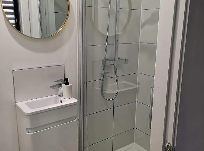 Lolo 2, Free Parking Edimburgo