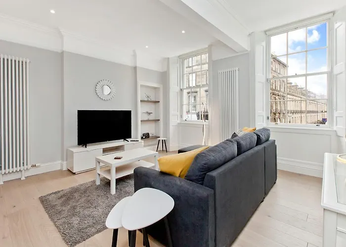 Modern & Spacious 1 Bed Apt, West End Apartament *