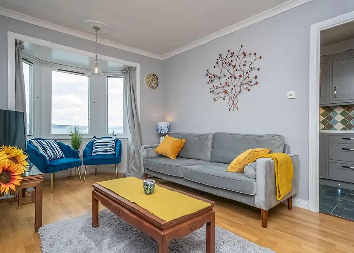 Stunning Flat With Sea View And Parking - Pass The Keys شقة