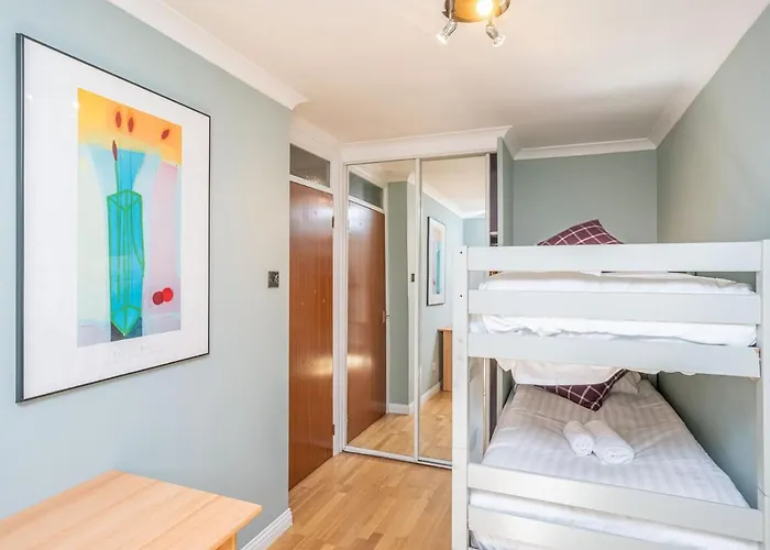 Stunning Flat With Sea View And Parking - Pass The Keys