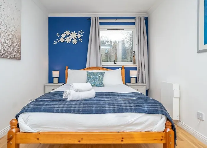 Stunning Flat With Sea View And Parking - Pass The Keys Edinburgh