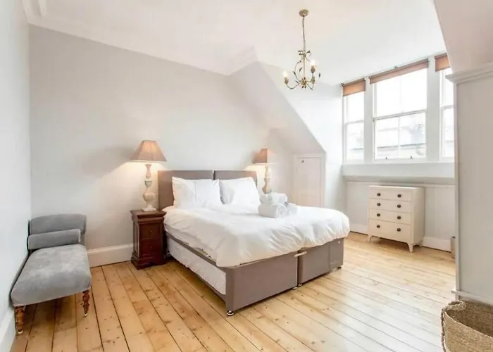 Modern, Bright & Spacious 3 Bedroom In The Heart Of The Centre - Double Beds - Sleeps Up To 6 Guests Lejlighed