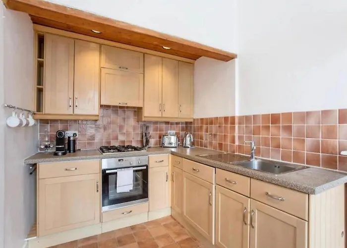 Modern, Bright & Spacious 3 Bedroom In The Heart Of The Centre - Double Beds - Sleeps Up To 6 Guests * 爱丁堡