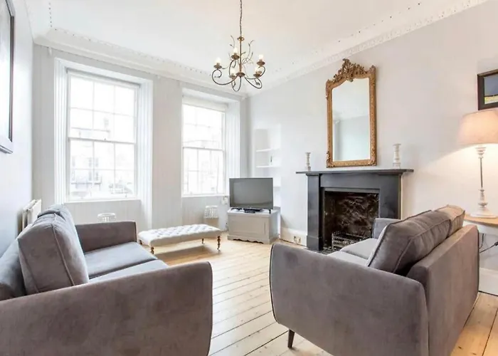 Modern, Bright & Spacious 3 Bedroom In The Heart Of The Centre - Double Beds - Sleeps Up To 6 Guests Lejlighed *