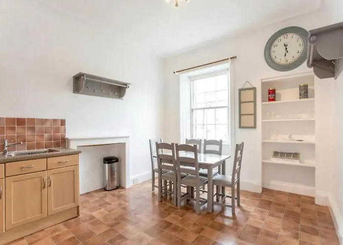 公寓 Modern, Bright & Spacious 3 Bedroom In The Heart Of The Centre - Double Beds - Sleeps Up To 6 Guests